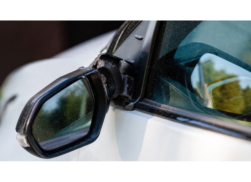 ¿Se puede circular con el retrovisor derecho roto? Normativa, ITV y precio de reparación